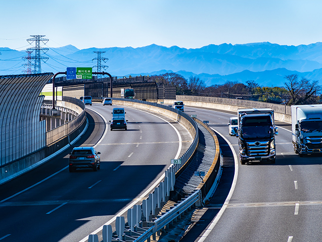 高速道路の電気設備全般をメンテナンスいたします。